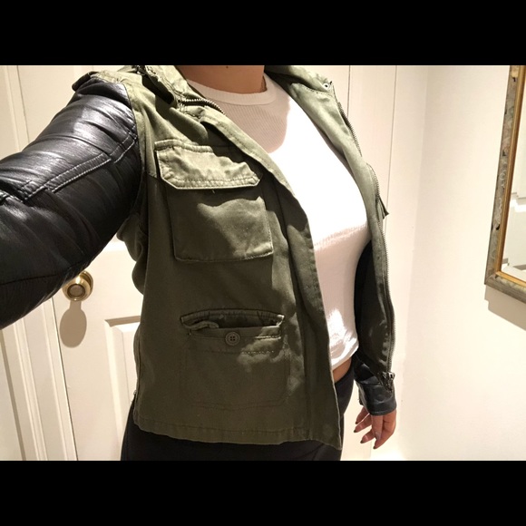 Urban Outfitters Camo Jacket - Picture 8 of 8